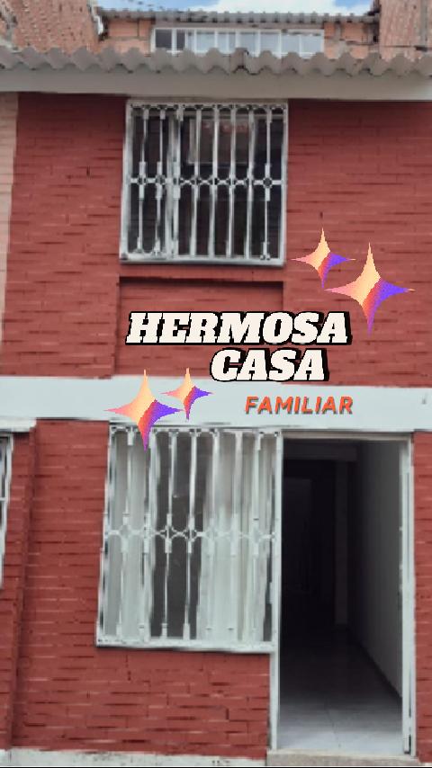 HERMOSA CASA FAMILIAR 4x12 MUY BIEN TERMINADA