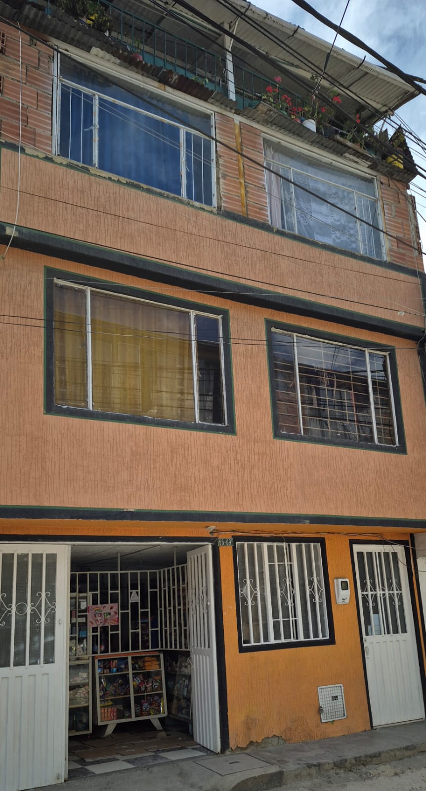 CASA RENTABLE 6X11M 4 PISOS