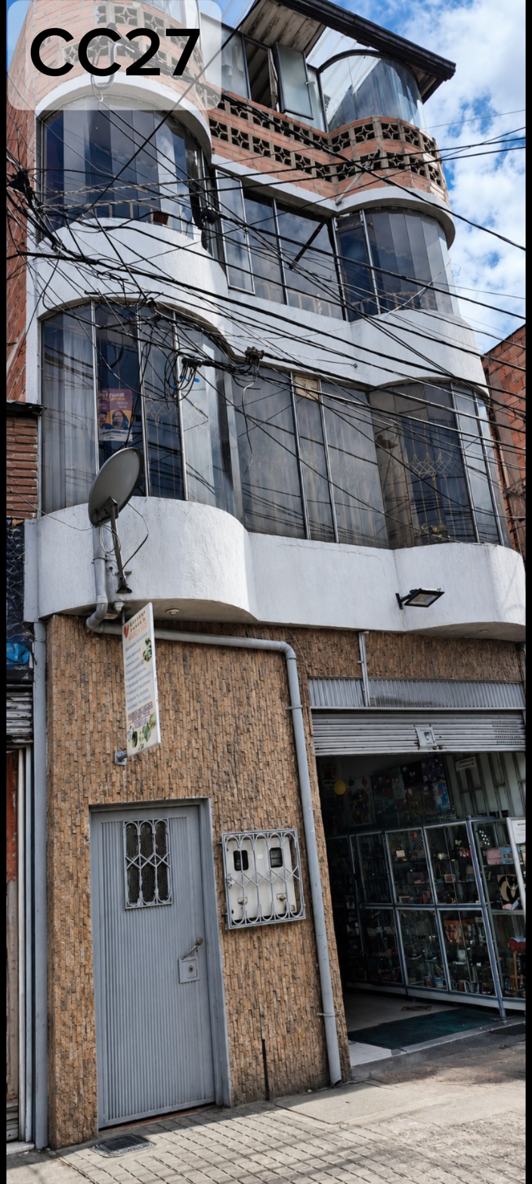REGALAZO COMERCIAL - 5.50x12m - 4PISOS- BODEGA Y  3APTOS IND - SEMIESQUINERA - 15m DE AVENIDA- BIEN TERMINADA