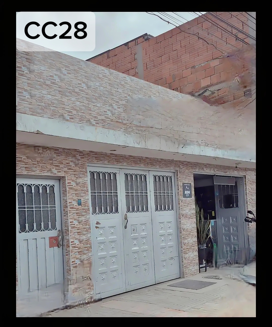 REGALAZO COMERCIAL - 8x20m - 2LOCALLES- 4APTOS- TERRAZA - 2PISOS- SOBRE PRINCIPAL - UNA CUADRA DE LA AUTOSUR