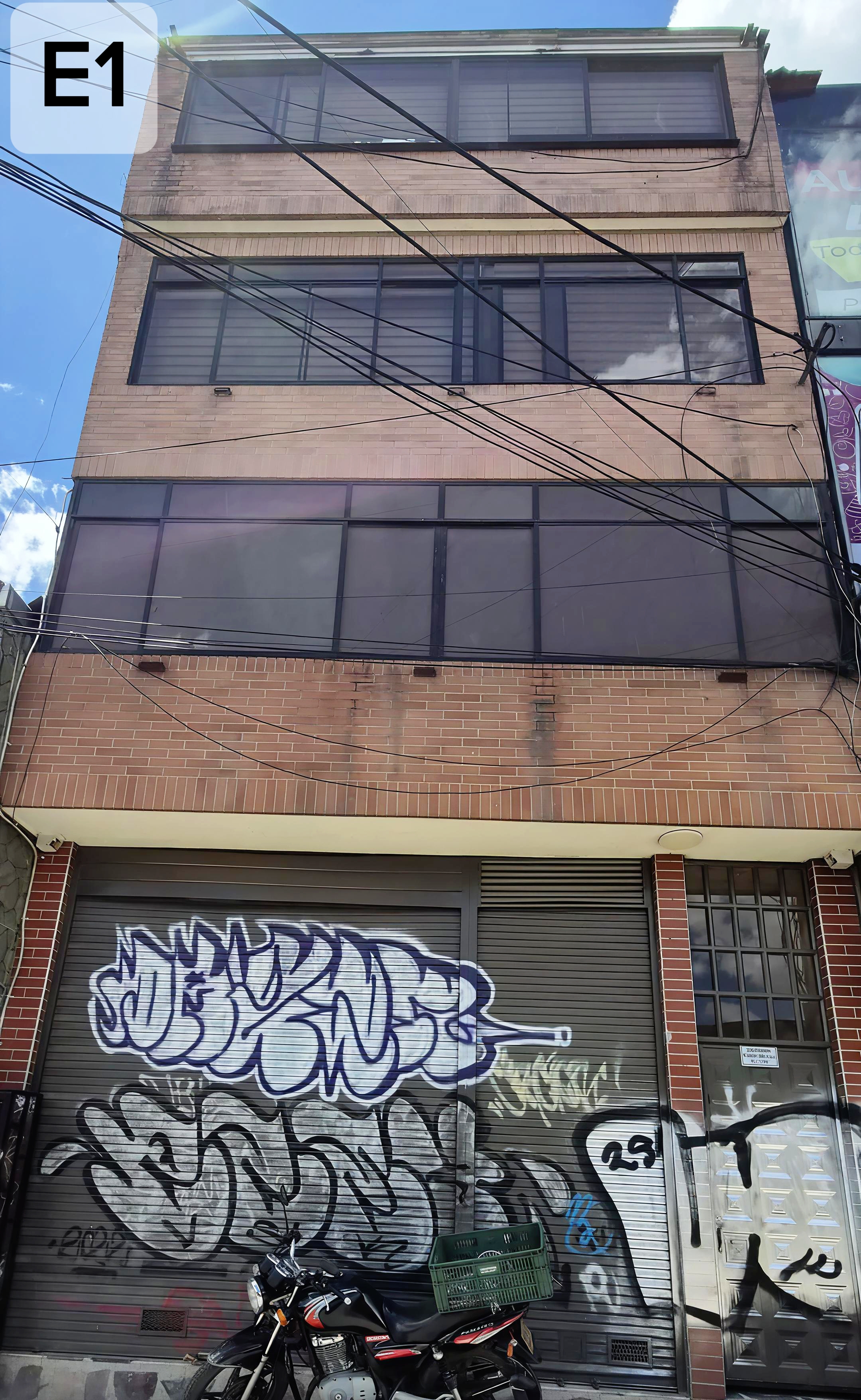 GANGAZO!!! EDIFICIO COMERCIAL, TOTALMENTE TERMINADO - RENTA:18millones - 6x20m - 4PISOS INDEPENDIENTES - SOBRE AVENIDAS: 1ro DE MAYO CON BOYACA- DOCUMENTOS AL DÍA.