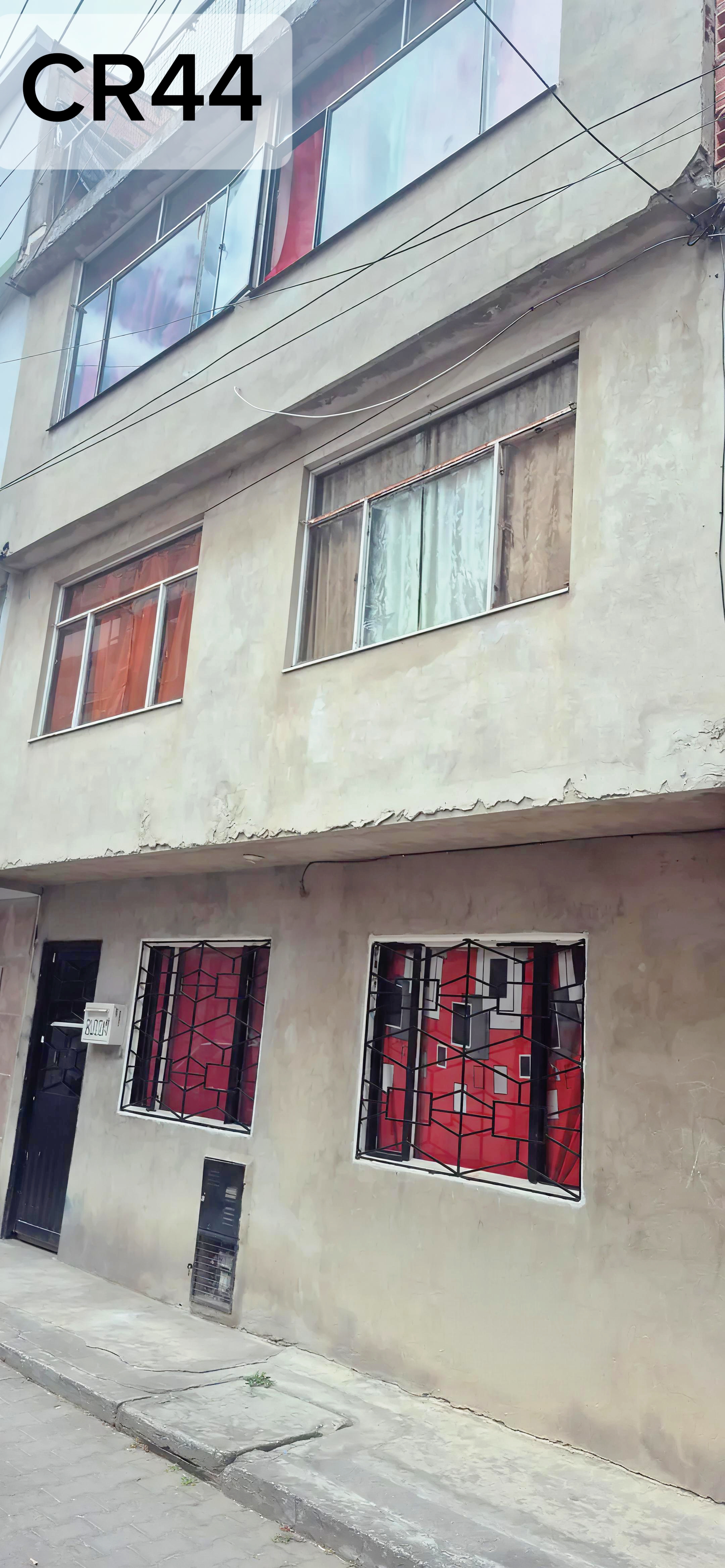 REGALAZO RENTABLE - 6x12m - 3PISOS - 3APTS - TERRAZA - DOS FRENTES - TIENE GARAGE - PRÓXIMO AL CAI DE SUBA RINCÓN