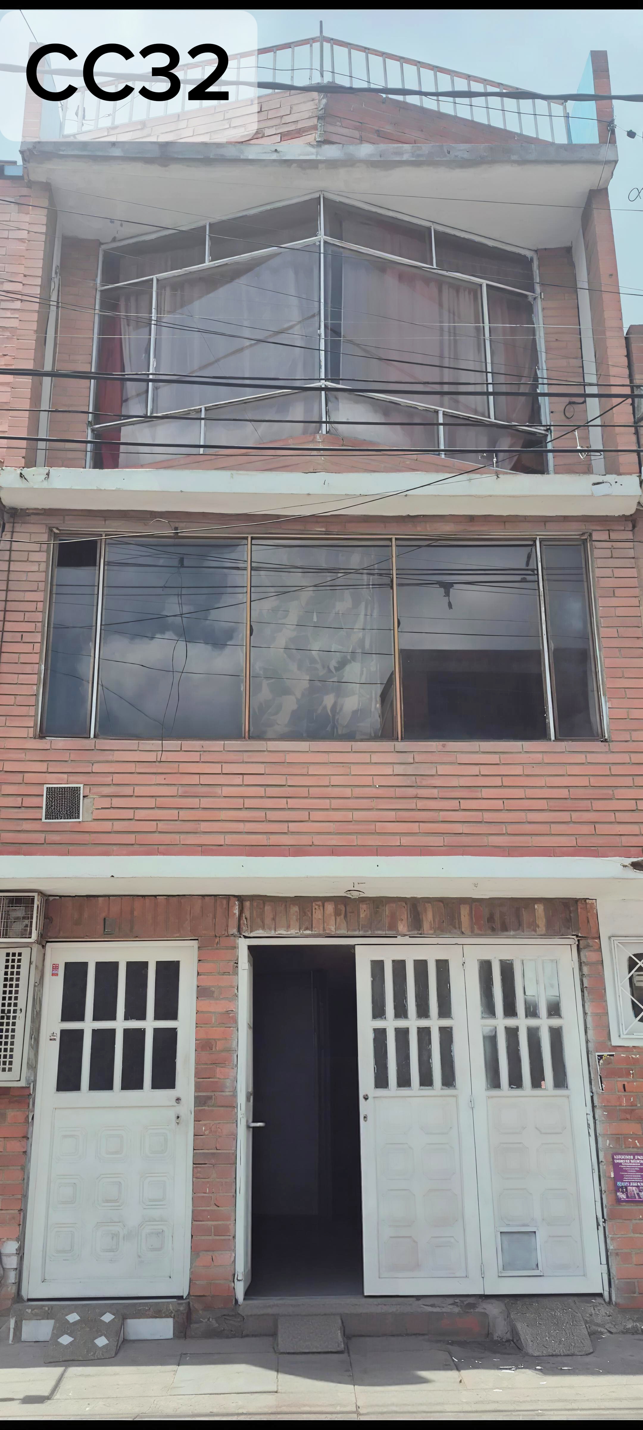 GANGAZO COMERCIAL - 1° PISO: LOCAL - 2° PISO: APARTAMENTO - 3° PISO: ALCOBA Y TERRRAZA 
