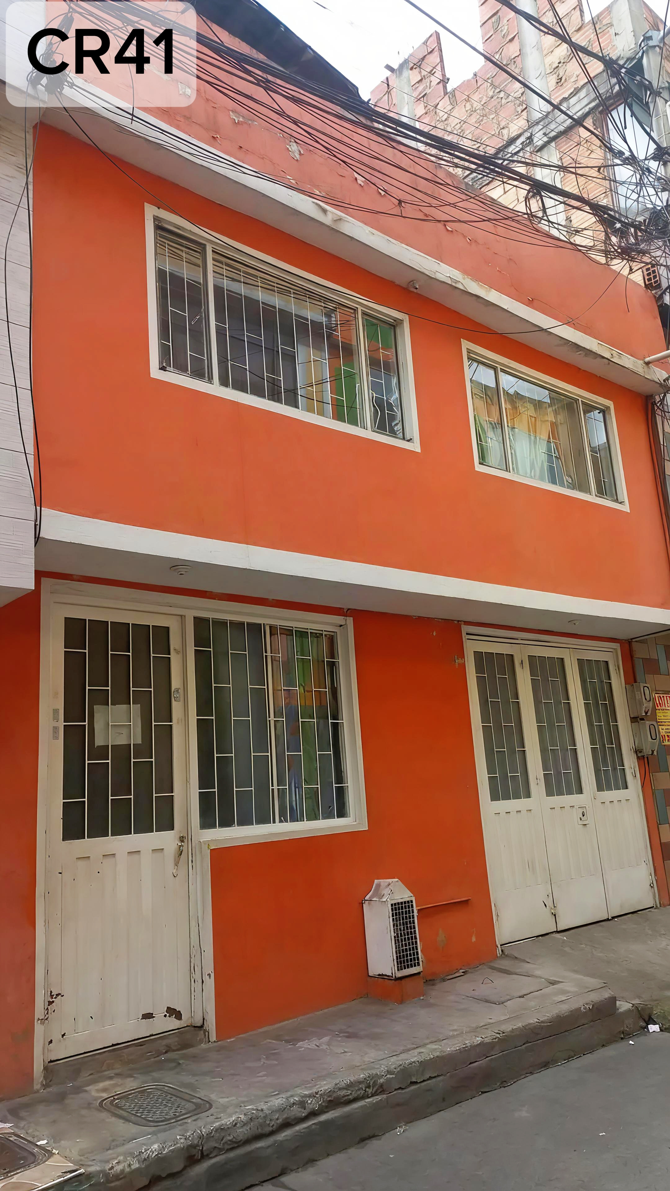 REGALAZO RENTABLE - 6x12m - 1er PISO: APTO Y GARAGE - 2do PISO: APARTAMENTO - TERRAZA 