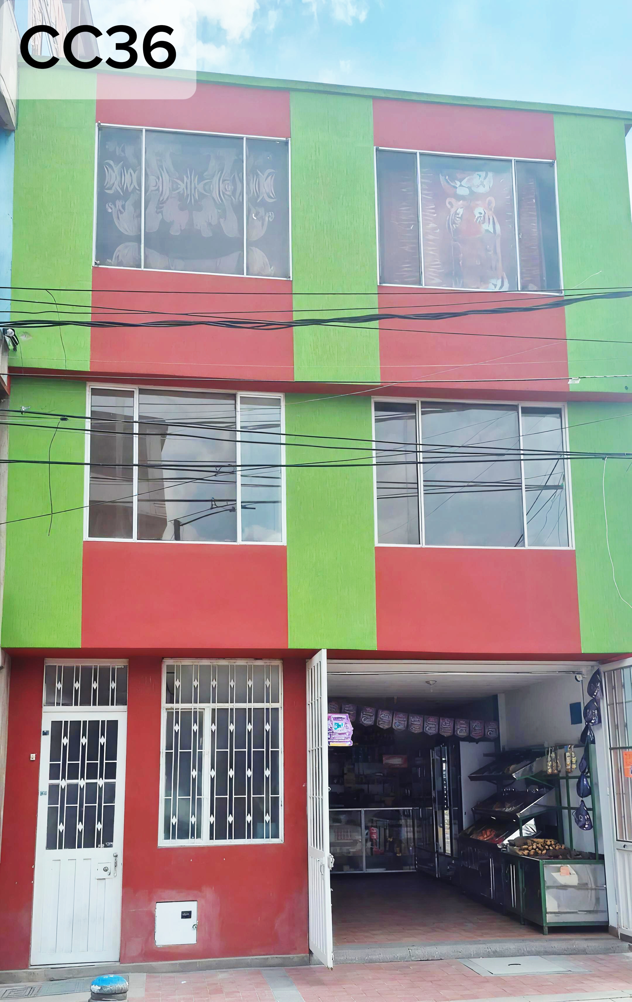 GANGAZO COMERCIAL - 1er PISO: LOCAL  - 2do:APARTAMENTO - 3ro: APARTAMENTO